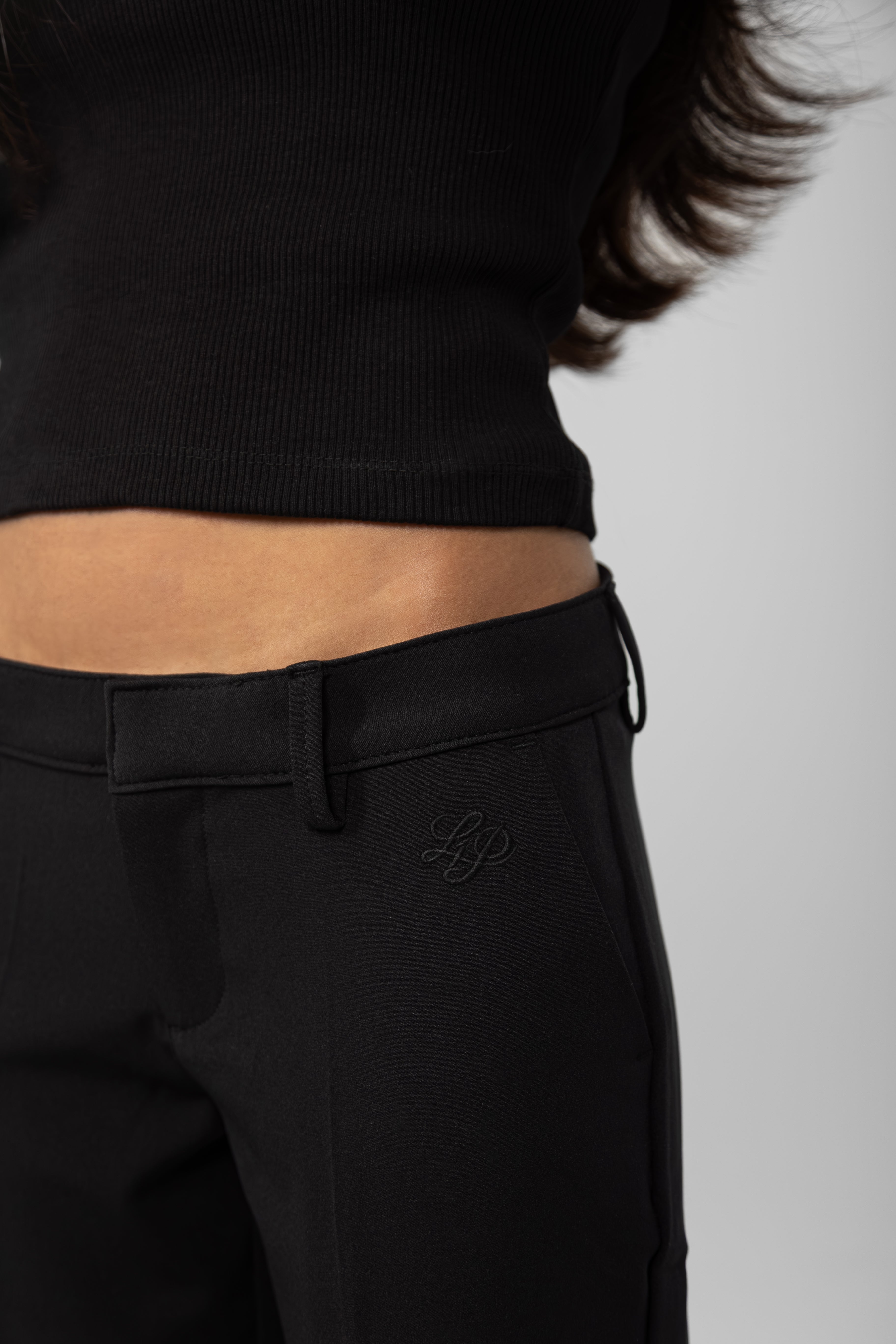 ESSENTIAL TAILORED PANTS